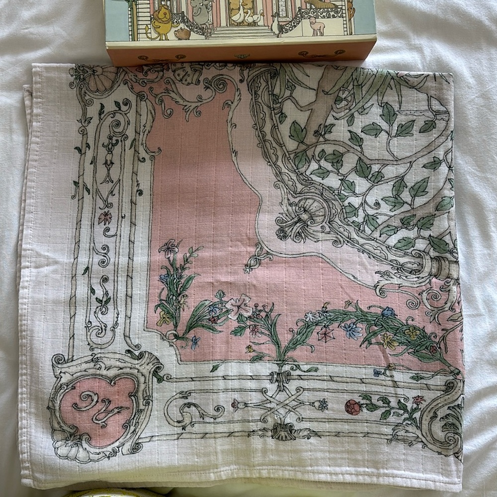 swaddle blanket by Atelier choux Paris